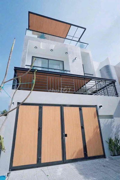NHÀ ĐẸP KHU XÂY DỰNG GIÁP NAM LONG CẦN THƠ (CÓ SÂN ĐỂ Ô TÔ)
