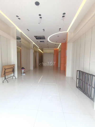 Cho Thuê Nhà 3 Tầng Mặt Tiền Đường Kinh Doanh Sầm Uất - Võ Văn Ngân