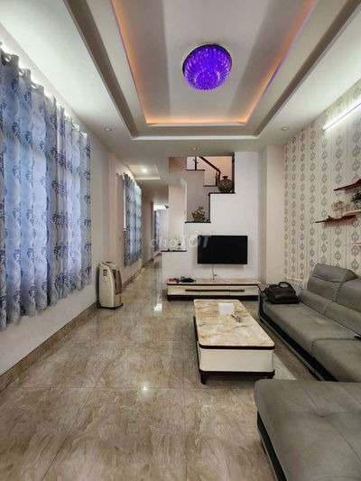 NHÀ TRỆT 2 LẦU SÂN XE HƠI ĐƯỜNG THÔNG 8M