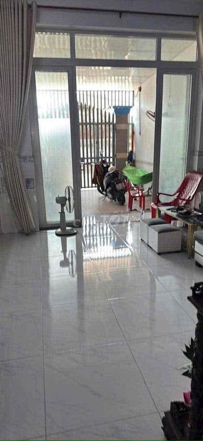 Nhà shr ấp 1 Xuân thới thượng, dt 5x20 giá chốt 3ty8 đường 6m thông