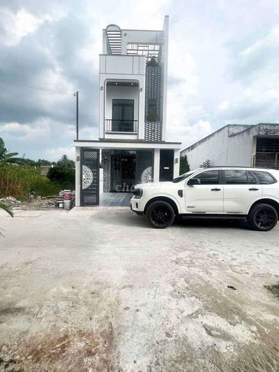 Chủ gửi nhà mới xây xong 
Ấp 3 Tân Bửu
