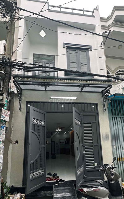 Nhà hẻm xe tải thông, xây kiên cố, gần chợ Tân Hương, giá nhỉnh 5 tỷ