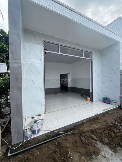 Nhà mới 100% 2 phòng có sân trước sau Gần Đh Tây Đô