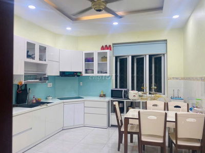 Bán nhà Âu Cơ DT: 4.5x25, 4 tầng, Đối diện CC Oriental, P14,Q Tân Bình