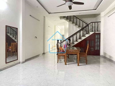 NHÀ 2 TẦNG 3PN CÓ NỘI THẤT MẶT TIỀN VŨ QUỲNH