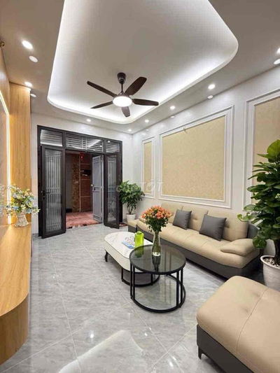 Nhà 20m ra phố Giáp Bát,nhà dân xây chắc chắn 28m2.4T*5,5 tỷ