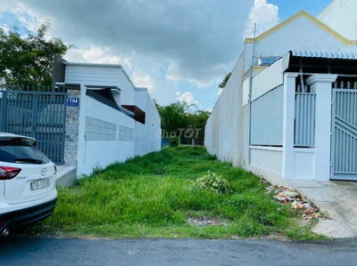 Chính chủ bán lô full thổ 179M2, bán 850Triệu MT Suối Lội DT 6X30