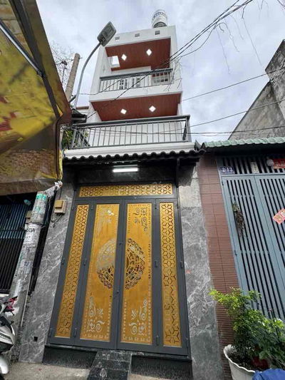 Nhà 1 trệt . 1 lửng. 1 lầu . 3PN . 2 VS