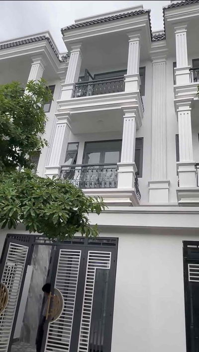 NHÀ PHỐ LIỀN KỀ TÂN CỔ ĐIỂN DĨ AN CHÍNH CHỦ