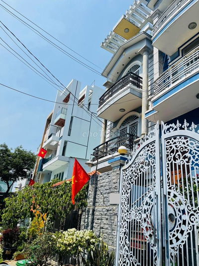 Nhà hot gò vấp-92m2-đường trước nhà 10m- gần EMART