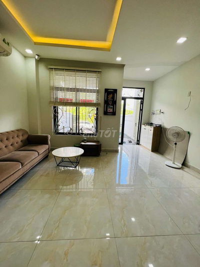 Cho thuê Nhà phố 5PN, 6WC, 100m2, view hồ tại Lakeview City, P. An Phú