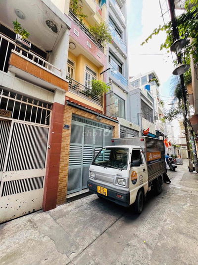 CẦN BÁN NHÀ HẺM XE HƠI CMT8 QUẬN 3  3.2m x 12m 36m2 5 TẦNG GIÁ 8.9 TỶ