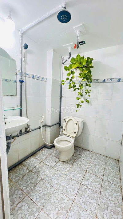 Chính chủ cho thuê phòng, căn hộ nguyên lầu 2 tách bếp, ban công riêng