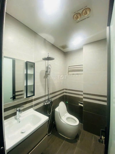 HƠN 9 TỶ NHÀ LÕI NGỌC LÂM 40M, 6T, MT4M, THANG MÁY, 2 THOÁNG, Ô TÔ ĐỖ.