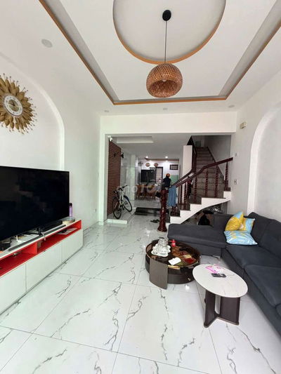 3,5 tầng mặt tiền NẠI TÚ 1
Vị trí sát sông hàn
Dt 52m (4*13)
Hương