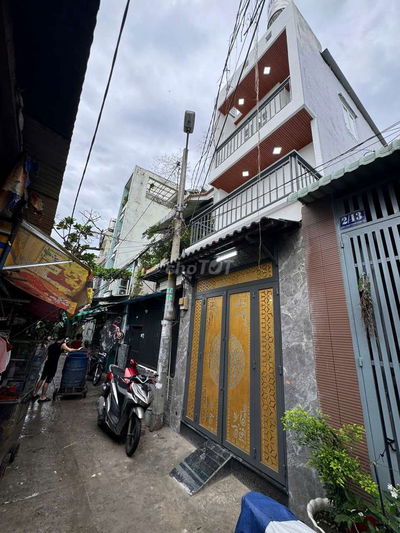 Nhà Quận Bình Tân 3x10,5m, 1 trệt 1 lầu 1 lửng giá 3tỷ 750TL, SHR