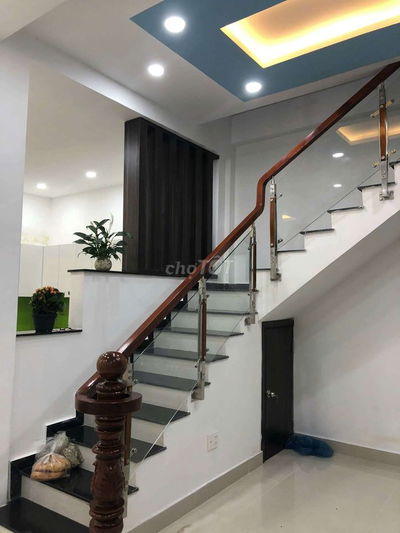 Nhà mới sơn sửa lại đẹp lung linh thích hợp cho gia đình ở CTY VP