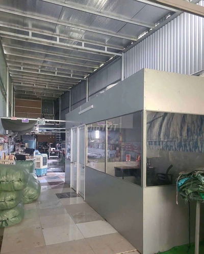 Cho Thuê xưởng Thạnh lộc 40 gần cao đẳng điện lực
DT 5x40m Giá 13tr