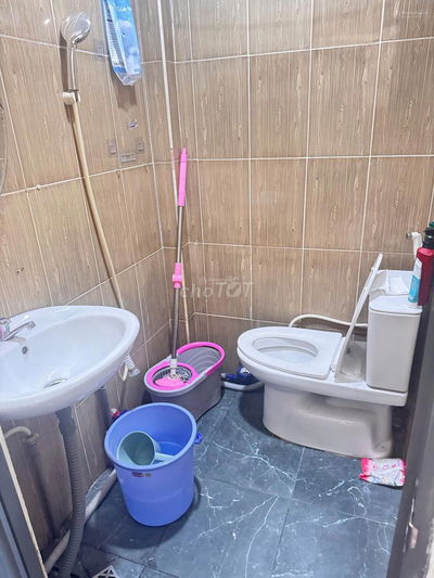 Nhà mặt tiền nguyên căn Nguyễn Xí 2 tầng 8 triệu, có lề đường