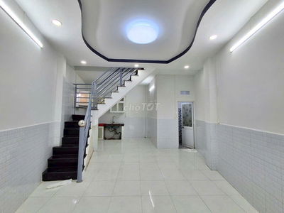 Bán gấp nhà 4x10 hẻm ngắn Nguyễn Ảnh Thủ, ngay ngã 4 giao Phan Văn Hớn