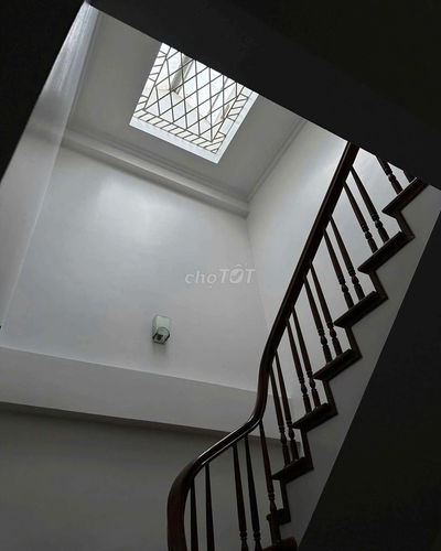 Chính chủ cho thuê nhà 65m² – ngõ 399 Âu Cơ, Tây Hồ.
có 4 phòng ngủ
