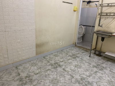 Cho thuê phòng trọ ngay gần ngã tư Phú Nhuận giá chỉ 2.2tr/th