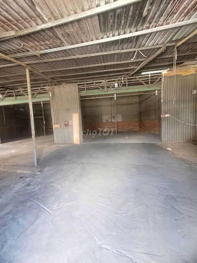 260mv Xưởng Thạnh lộc 15,quận 12
Giá 14 Triệu Tháng
DT : 17,5x15m