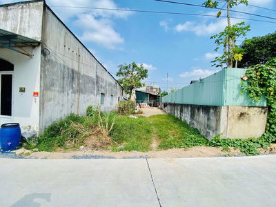Lô đất đối diện chợ Việt Kiều Củ Chi, 141m2 thổ cư, sổ riêng, 310tr