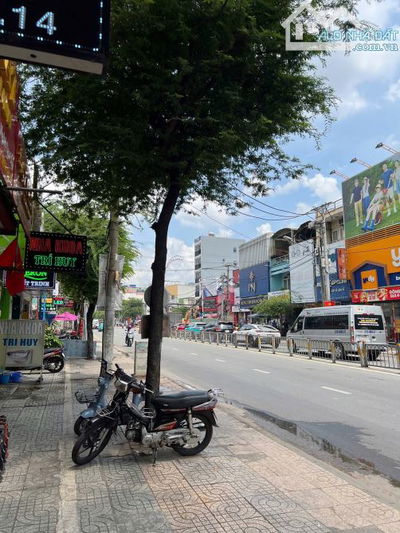 Cho Thuê Nhà  Mặt Tiền 325 Trường Chinh Ngay Nguyễn Hồng Đào 4.2x25 5 tầng 45tr