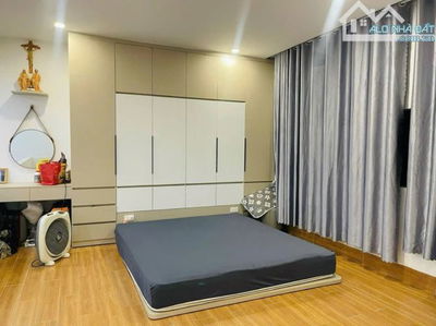 TOÀ CĂN HỘ kiệt ô tô HOÀNG DIỆU TT  HẢI CHÂU 100M2 SẴN BÊN THỨ 3 CHO THUÊ CHỈ 6 TỶ X