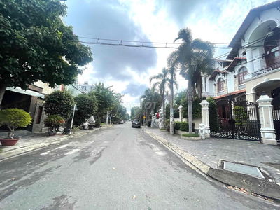 Biệt Thự Khu VIP Ao Sen dt 270m2, 3 tấm sát công viên giá 33 tỷ