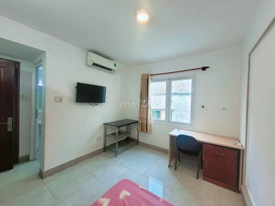 PHÒNG CHO THUÊ NỘI THẤT CƠ BẢN, CỬA SỔ THOÁNG, GIỜ TỰ DO LÊ ĐỨC THỌ