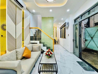 NHÀ MỚI SIÊU ĐẸP, VÀI BƯỚC SANG QUẬN 1 GIÁ 4,68 TỶ; 2 TẦNG, 2PN