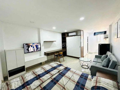 Căn Hộ Full Nội Thất Cửa Sổ Lớn Rộng 40m2 Ngay Ngã Tư Hàng Xanh