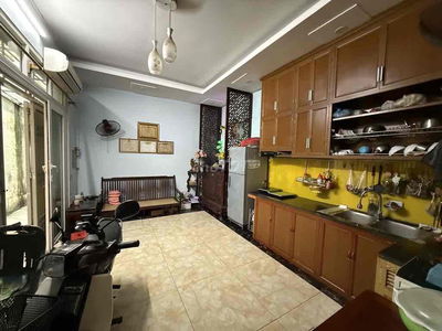 Bán Nhà Ngay đầu Ngô Gia Tự,LB Gần Big C 5tầng chỉ nhỉnh 5tỷ Mới Đẹp