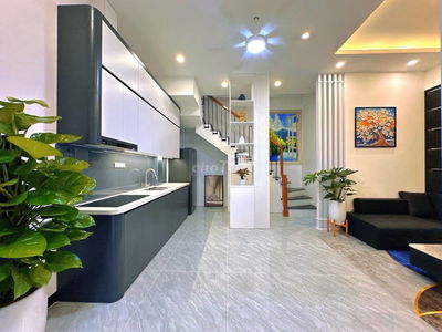 Thật 100%! Nhà Thái Thịnh ngõ thông, SH quay đầu, bãi đỗ xe 38m2*5T.