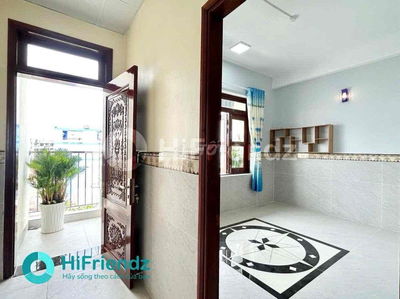 PHÒNG STUDIO CỬA SỔ TRỜI SẴN NỘI THẤT CƠ BẢN KẾ ĐH VĂN HIẾN, ĐẦM SEN