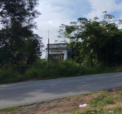 Gia đình chính chủ: Bán Nhà mặt tiền lộ 30m, 641m2, gồm 80m2 thổ cư.
