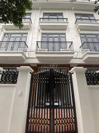 Nhà Mới 50m2 x 3T- Có Sân Riêng- Cạnh chợ. Gần Yên Nghĩa