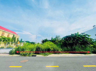 BÁN ĐẤT TRẢ NỢ CHO CON, GẦN CHỢ VIỆT KIỀU, 8,7M X 25M, GIÁ 590 TRIỆU.