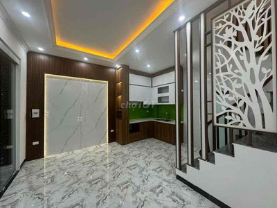 Láng Hạ, nhà đẹp ở ngay, trước nhà thoáng sáng,38m2x5 tầng, bán gấp!