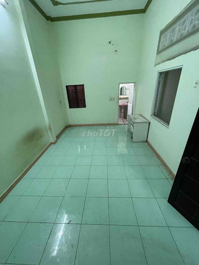 Cho thuê phòng lầu 1 nhà nguyên căn