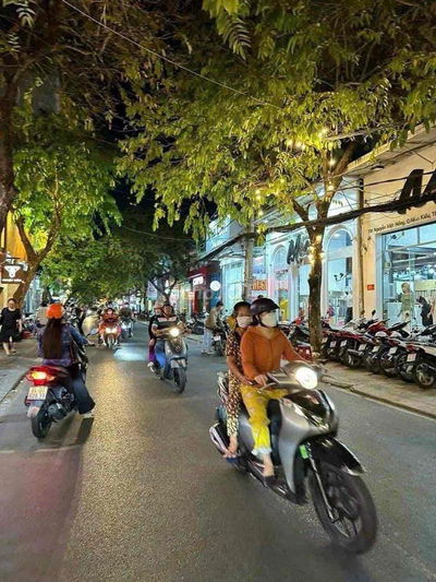 Nhà 4x9m mặt tiền Nguyễn Việt Hồng