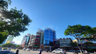 Cho thuê nguyên tòa 7 tầng mặt tiền Nguyễn Văn Linh giao Lê Đình Dương