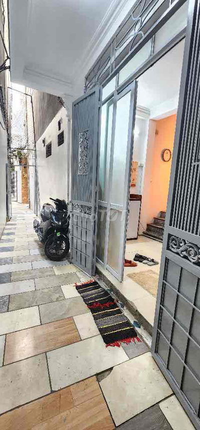 5 tầng 3 ngủ. 4tỷ880 Ngõ Quỳnh. Bạch Mai
