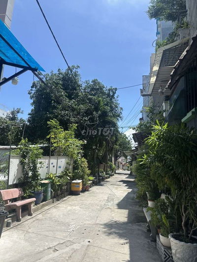 NHÀ HẺM XE HƠI 1,/ CÁCH LÊ VĂN KHƯƠNG 100M , 4,2m x 13m - NHỈNH 5 tỷ