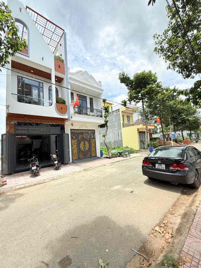 NHÀ Ở NGAY 2 LẦU, SÂN THƯỢNG  ( 4.1 x 20 ), PN TRỆT, GARA, 4 ĐỒNG TL