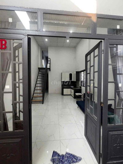 Cho thuê nhà ngay chợ phú văn 2pn sân oto chỉ 5tr