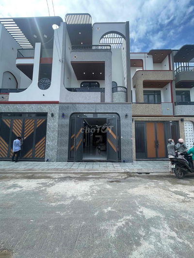 NHÀ PHỐ CẦN GIUỘC | CÁCH QUẬN 8 CHỈ 9km | GIỎ HÀNG HƠN 100 CĂN