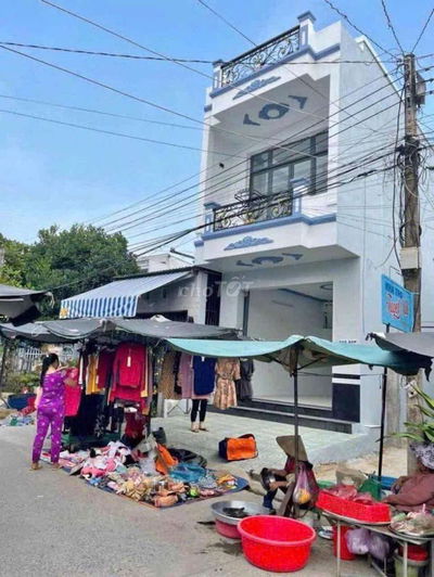 Bán nhà mặt tiền hẻm gần chợ